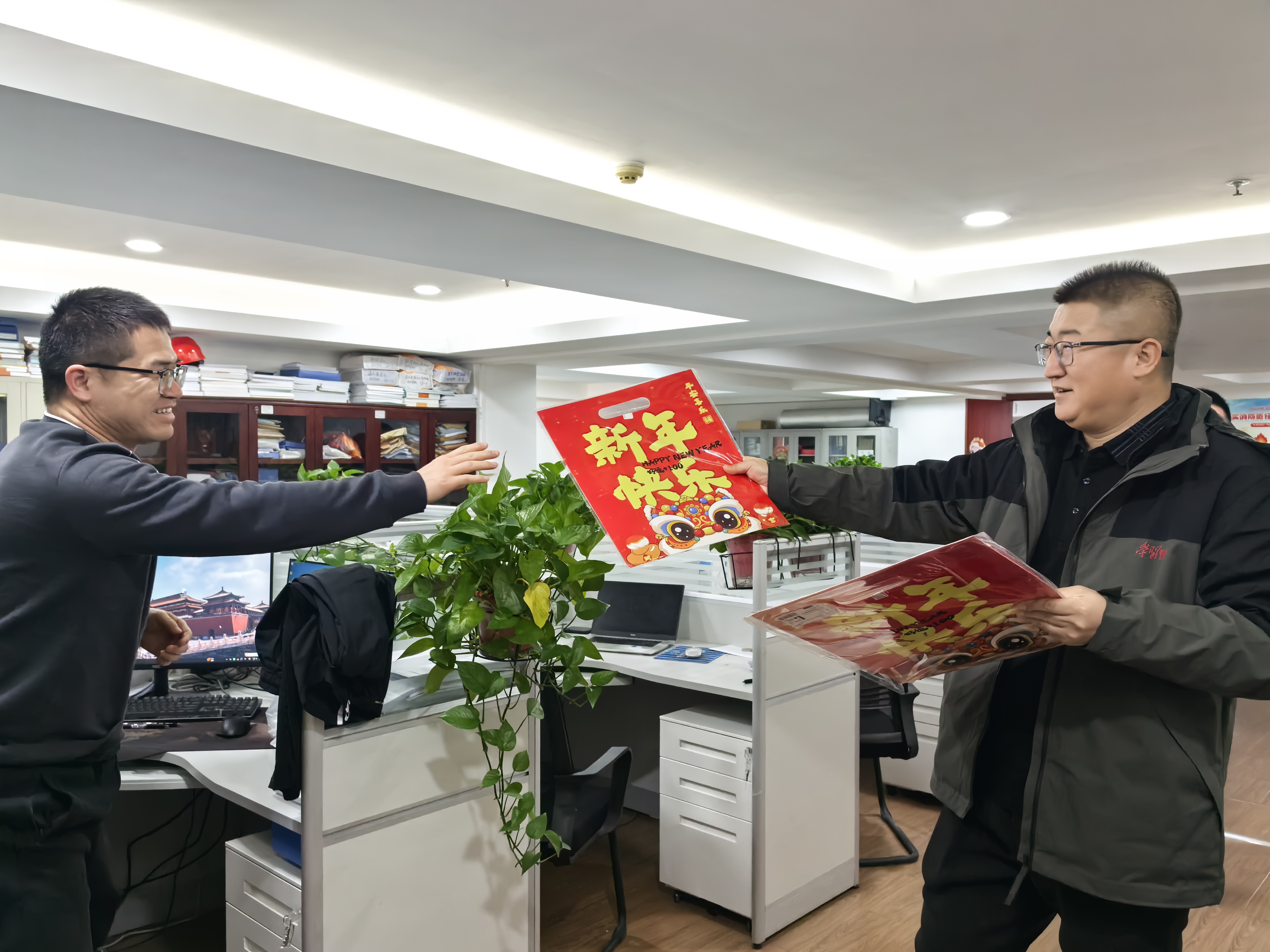 新春送福暖人心 凝心聚力启新程