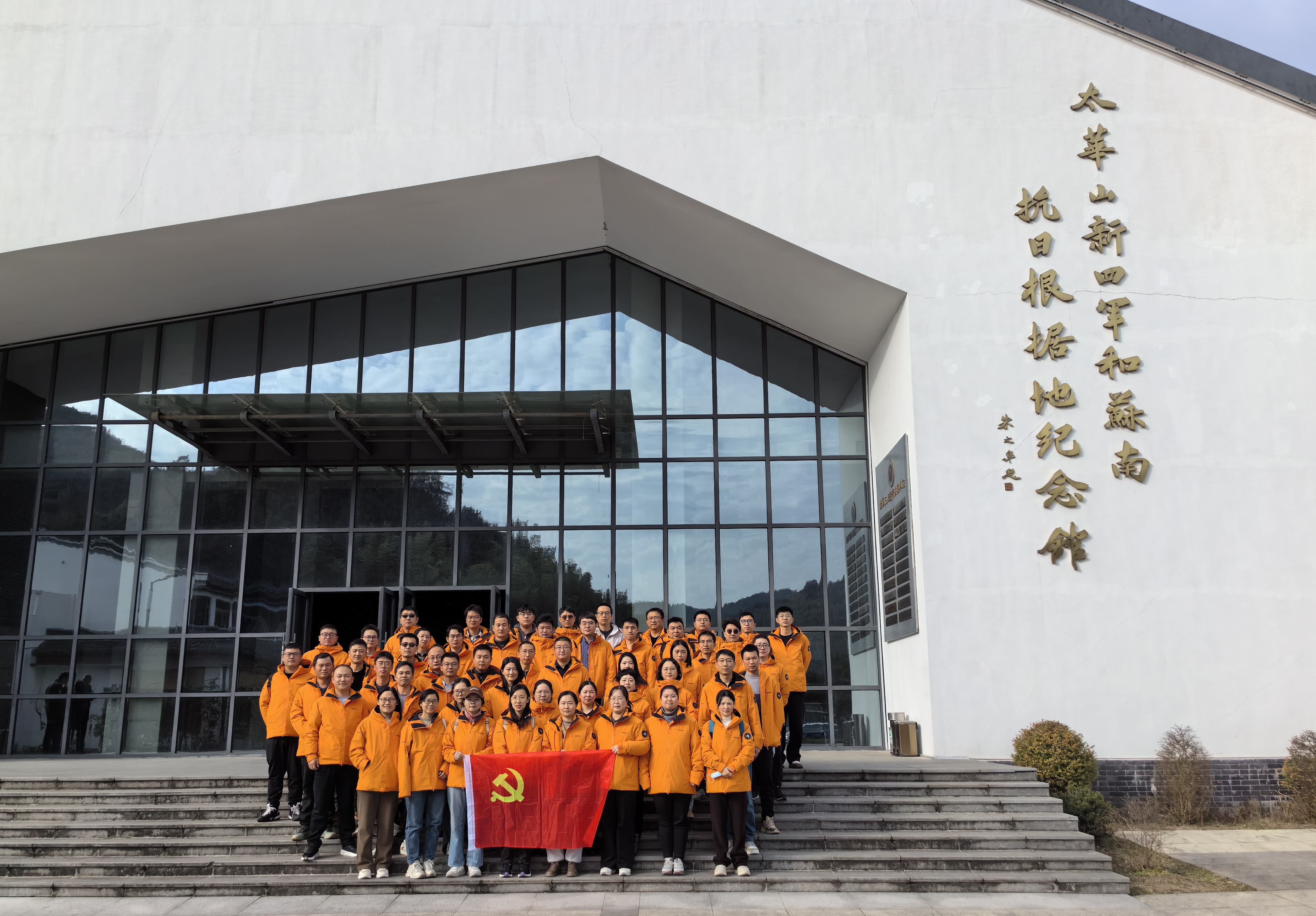 重温红色印记 漫步古风小镇