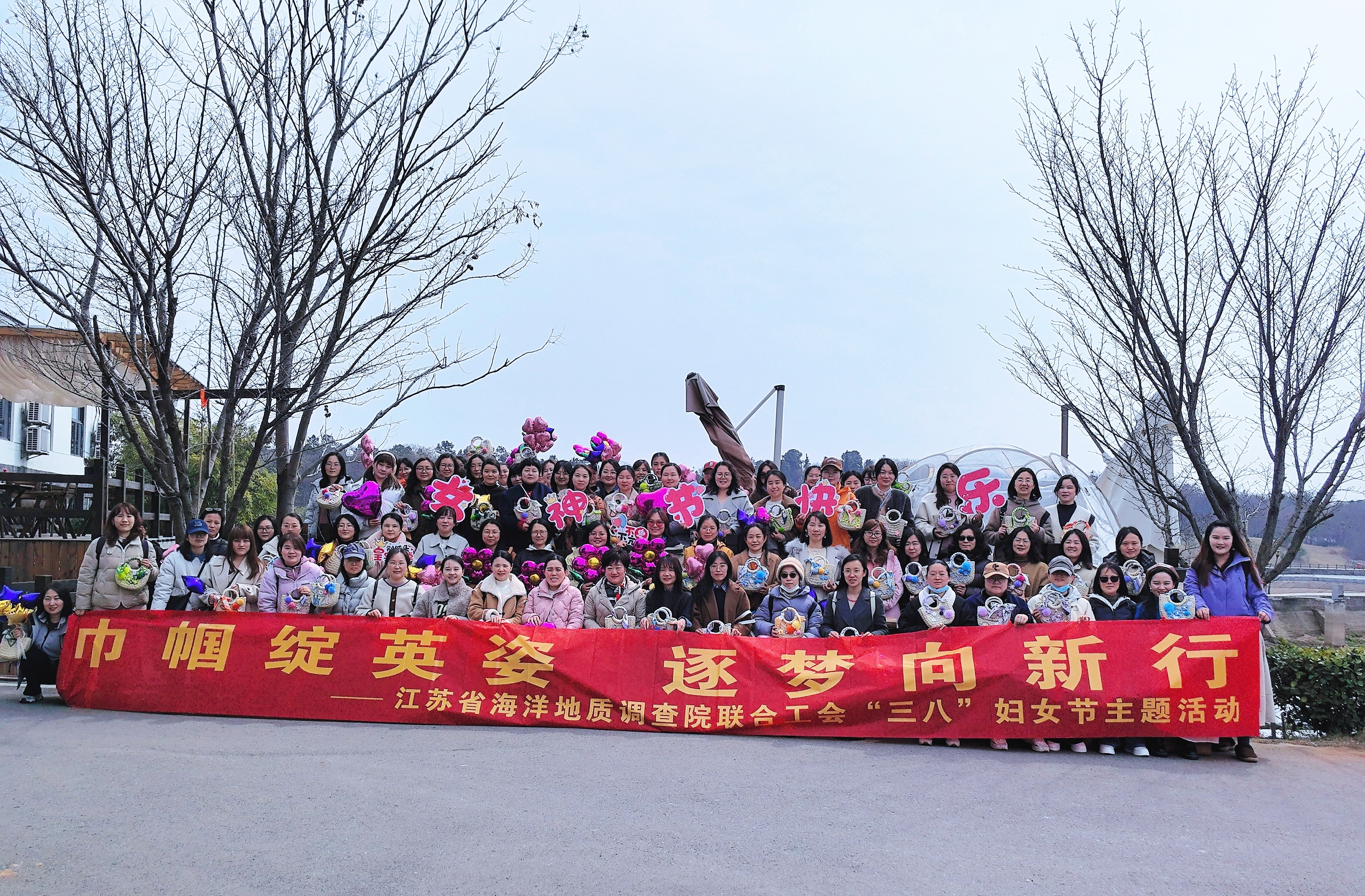 春风暖巾帼 巧手绽芳华